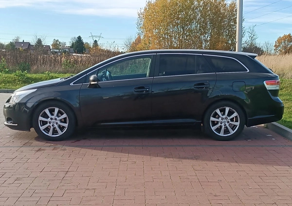 Toyota Avensis cena 18500 przebieg: 312000, rok produkcji 2009 z Warszawa małe 277
